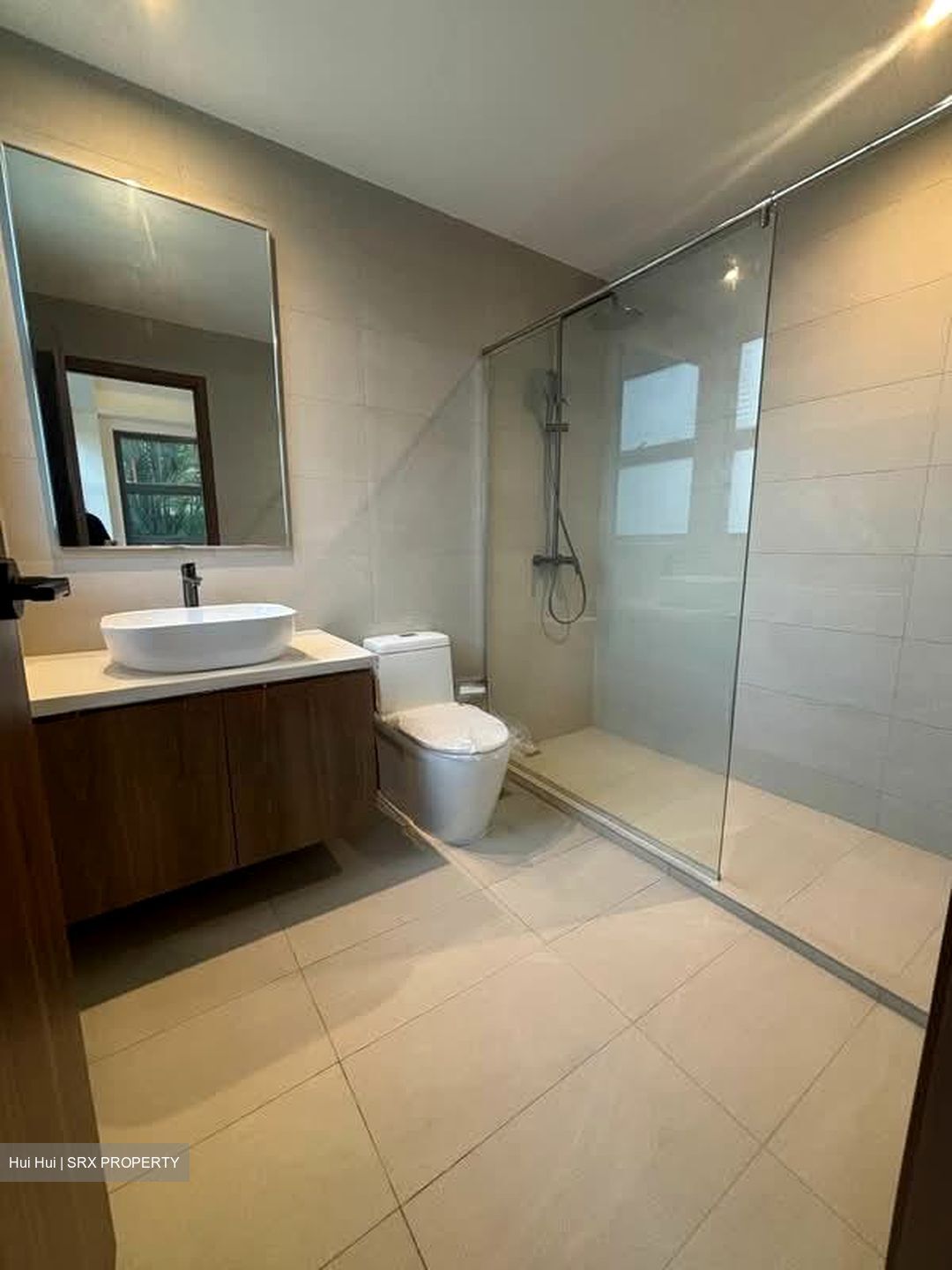 Sixth Avenue (D10), Terrace #549973931